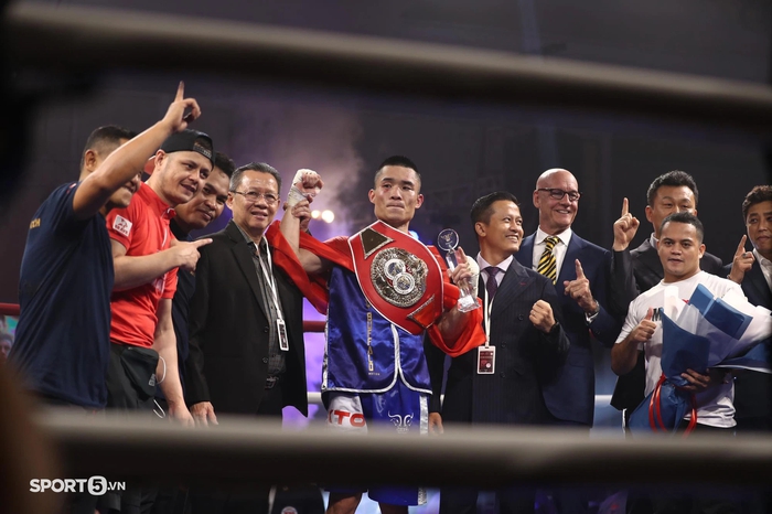 Đinh Hồng Quân thắng đẹp đối thủ Philippines, giành về đai IBF lịch sử cho boxing Việt - Ảnh 5.