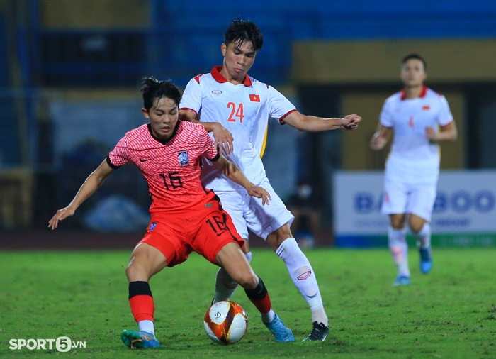 HLV Park Hang-seo phản ứng mạnh khi U23 Việt Nam tạt bổng hỏng nhiều - Ảnh 12.