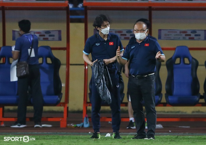 Tiến Linh trêu bác sĩ Choi, U23 Việt Nam tập thêm ngay sau trận thắng U20 Hàn Quốc - Ảnh 10.