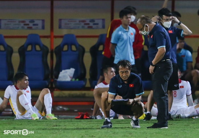Tiến Linh trêu bác sĩ Choi, U23 Việt Nam tập thêm ngay sau trận thắng U20 Hàn Quốc - Ảnh 9.