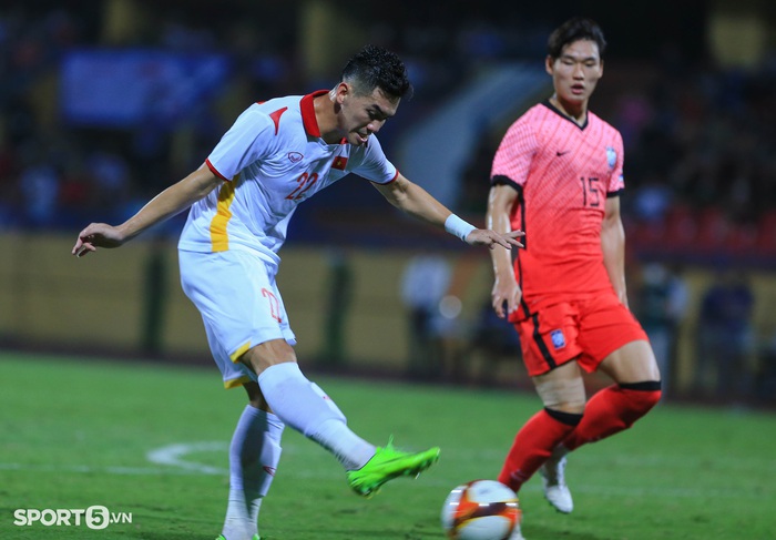 Tiến Linh trêu bác sĩ Choi, U23 Việt Nam tập thêm ngay sau trận thắng U20 Hàn Quốc - Ảnh 4.