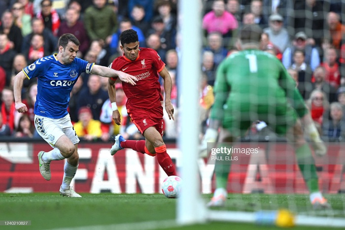 Liverpool thắng nghẹt thở derby Merseyside, đẩy Everton xuống khu vực 