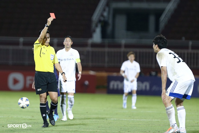 Yokohama F. Marinos giành chiến thắng với tấm thẻ đỏ đầu tiên của bảng H - Ảnh 1.