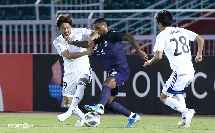 Yokohama F. Marinos giành chiến thắng với tấm thẻ đỏ đầu tiên của bảng H - Ảnh 6.