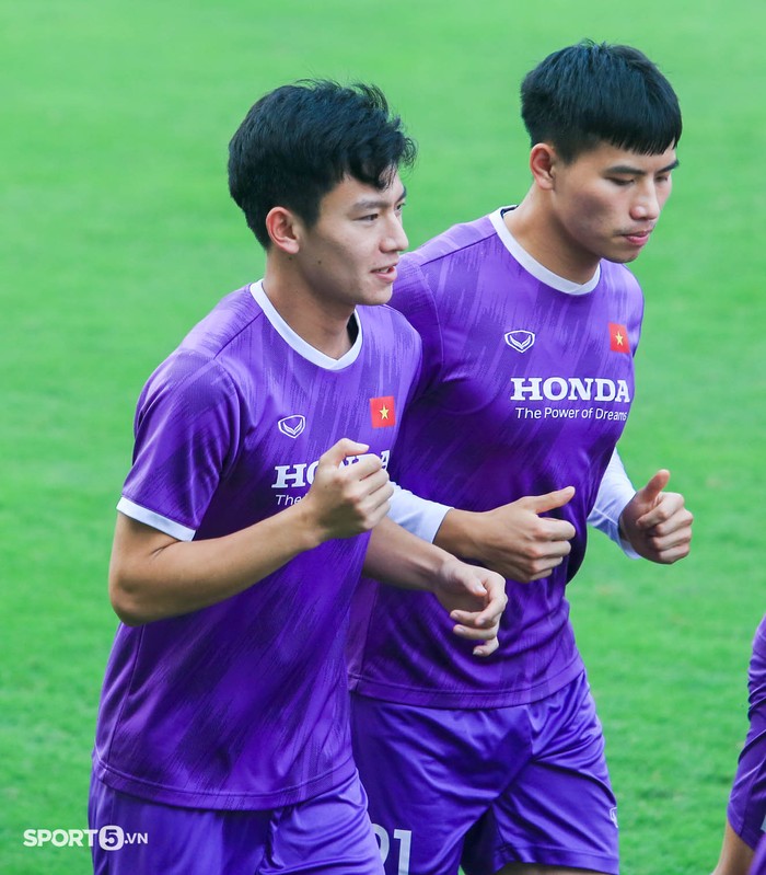 Chơi cùng vị trí với Văn Hậu, cầu thủ U23 Việt Nam biến áp lực thành động lực - Ảnh 1.