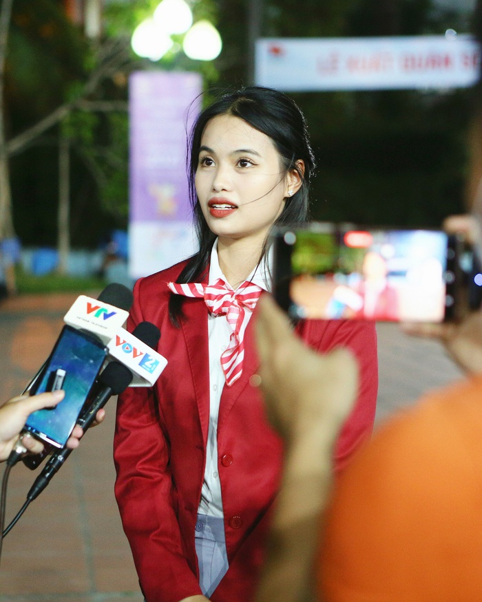 Cung thủ Đỗ Thị Ánh Nguyệt xuất hiện với nhan sắc xinh đẹp tại lễ xuất quân dự SEA Games 31 - Ảnh 3.