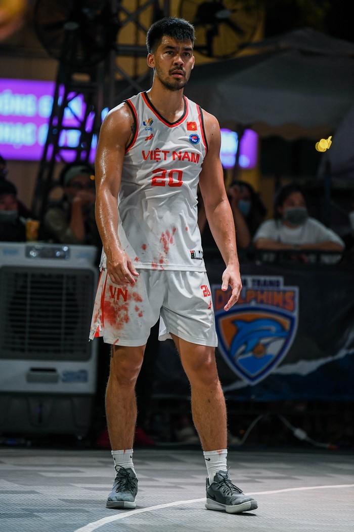 Chris Dierker đổ máu trên sân, đội tuyển bóng rổ Việt Nam lội ngược dòng đầy quả cảm trước Hanoi Buffaloes tại VBA 3x3 2022 - Ảnh 7.