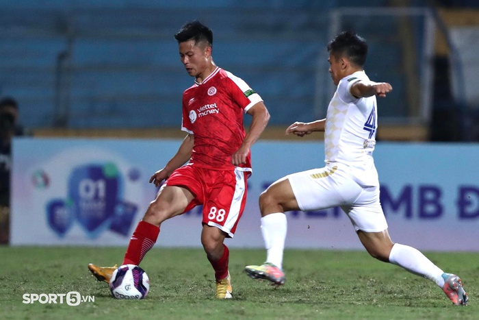 Quang Hải không ăn mừng sau bàn thắng quý như vàng của Hà Nội FC vào lưới Viettel - Ảnh 7.