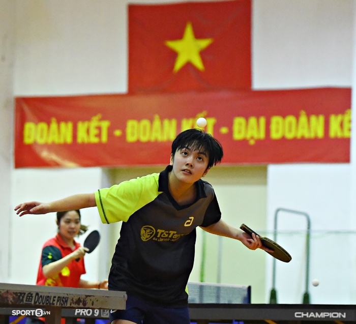 Tay vợt 17 tuổi Trần Mai Ngọc không ngại bất kỳ đối thủ nào tại SEA Games 31 - Ảnh 3.