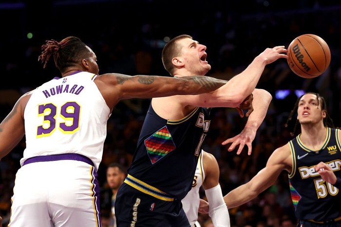 &quot;Bất lực&quot; trước Nikola Jokic, Los Angeles Lakers tiếp tục rời xa mộng Play-In - Ảnh 2.