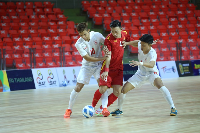Futsal Việt Nam đánh rơi 2 điểm trong ngày ra quân ở giải Đông Nam Á - Ảnh 1.