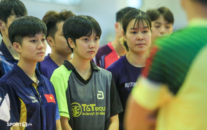 Tay vợt 17 tuổi Trần Mai Ngọc không ngại bất kỳ đối thủ nào tại SEA Games 31 - Ảnh 1.