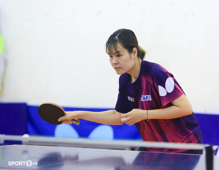 Tay vợt 17 tuổi Trần Mai Ngọc không ngại bất kỳ đối thủ nào tại SEA Games 31 - Ảnh 11.