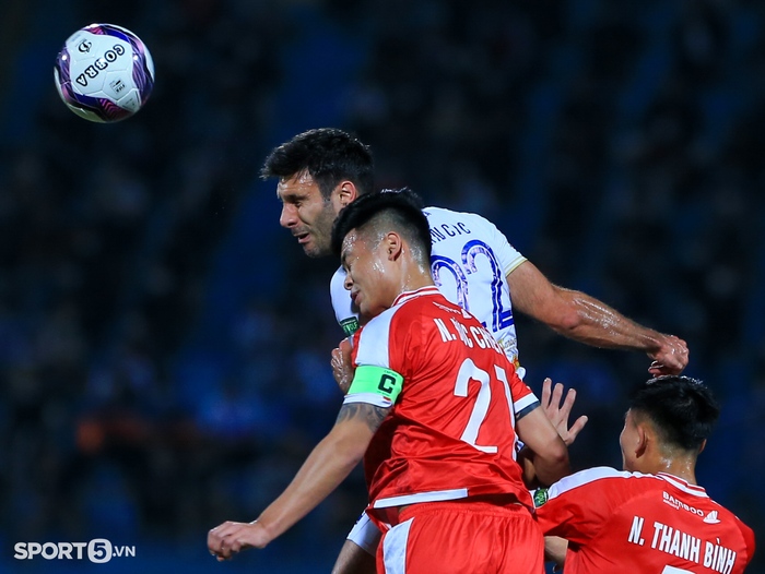 Ngoại binh Hà Nội FC bị đánh giá không đủ đẳng cấp chơi ở V.League - Ảnh 2.