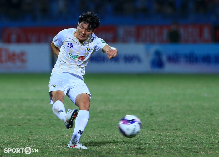 Ngoại binh Hà Nội FC bị đánh giá không đủ đẳng cấp chơi ở V.League - Ảnh 12.