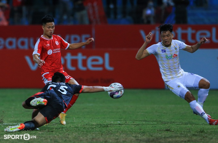 Ngoại binh Hà Nội FC bị đánh giá không đủ đẳng cấp chơi ở V.League - Ảnh 10.