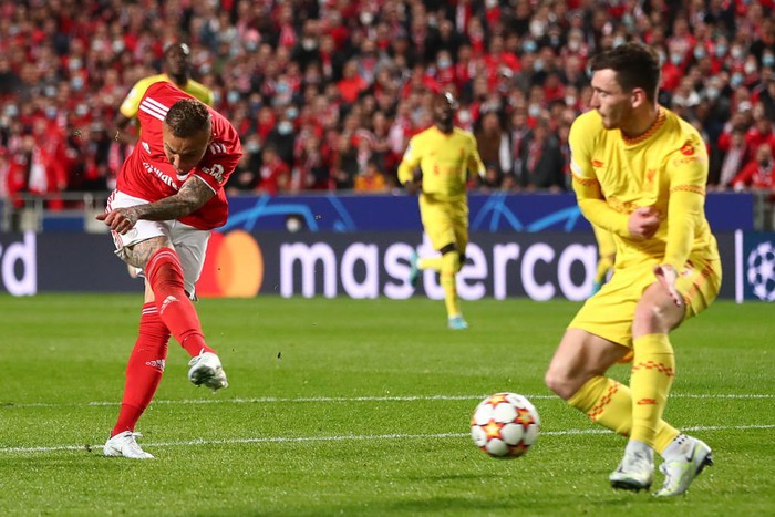 Thắng toát mồ hôi hột, Liverpool đặt một chân vào bán kết Champions League - Ảnh 8.