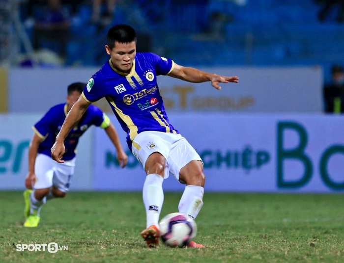 Trực tiếp Hà Nội FC 1-0 CAND, Cúp Quốc gia 2022: Tuấn Hải ghi bàn trên chấm 11m - Ảnh 2.
