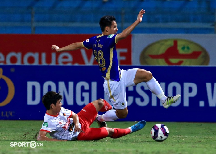Trực tiếp Hà Nội FC 1-0 CAND, Cúp Quốc gia 2022: Tuấn Hải ghi bàn trên chấm 11m - Ảnh 3.