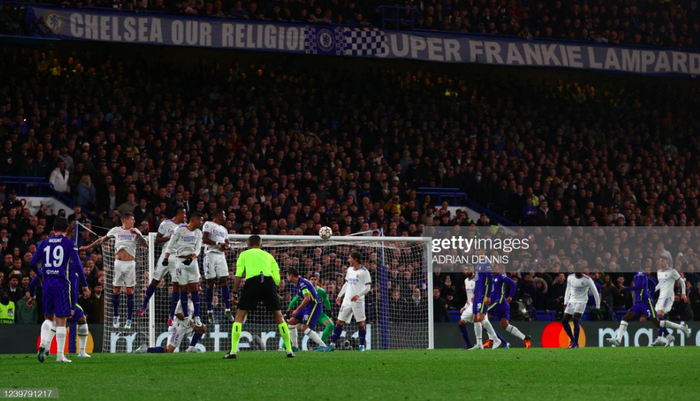Benzema nghiền nát Chelsea bằng hat-trick siêu đẳng - Ảnh 2.