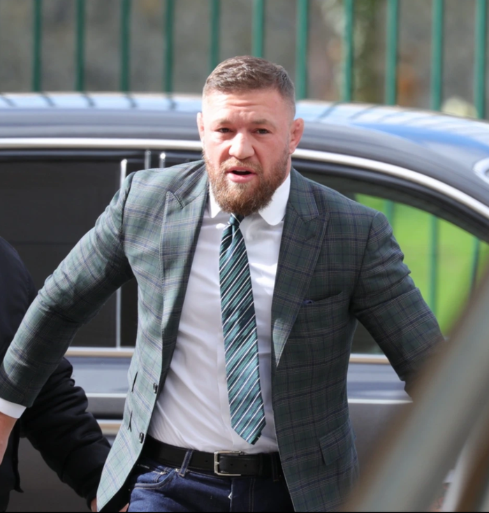 Conor McGregor chính thức hầu tòa sau khi bị cảnh sát bắt vì lái xe ẩu - Ảnh 1.