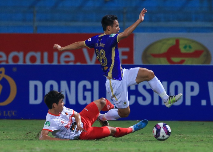 Đêm ác mộng của trung vệ U23 Việt Nam khi đối mặt Hà Nội FC - Ảnh 2.