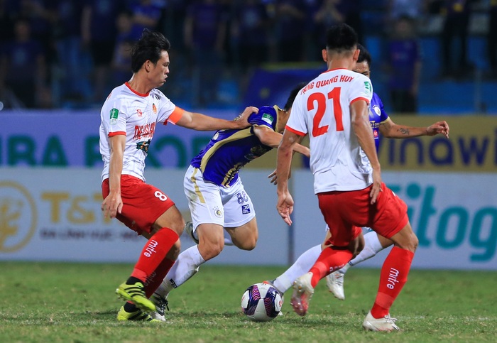 Đêm ác mộng của trung vệ U23 Việt Nam khi đối mặt Hà Nội FC - Ảnh 9.