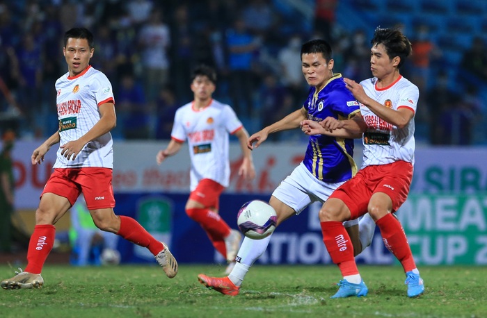 Đêm ác mộng của trung vệ U23 Việt Nam khi đối mặt Hà Nội FC - Ảnh 4.