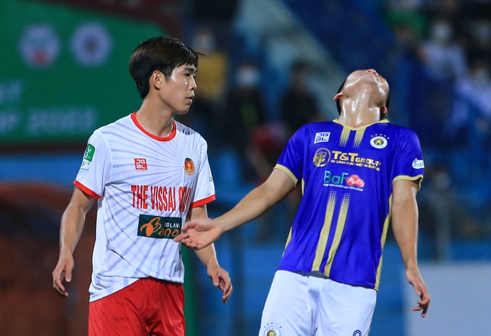 Đêm ác mộng của trung vệ U23 Việt Nam khi đối mặt Hà Nội FC - Ảnh 1.