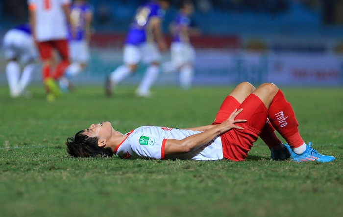 Đêm ác mộng của trung vệ U23 Việt Nam khi đối mặt Hà Nội FC - Ảnh 10.