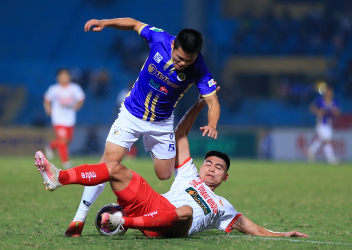 Đêm ác mộng của trung vệ U23 Việt Nam khi đối mặt Hà Nội FC - Ảnh 11.