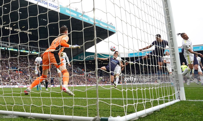Man City đoạt lại ngôi đầu từ tay Liverpool sau trận thắng hủy diệt trên sân khách - Ảnh 2.
