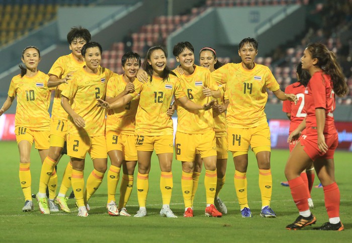 Thắng đậm Singapore, tuyển nữ Thái Lan ra quân suôn sẻ ở SEA Games 31 - Ảnh 3.