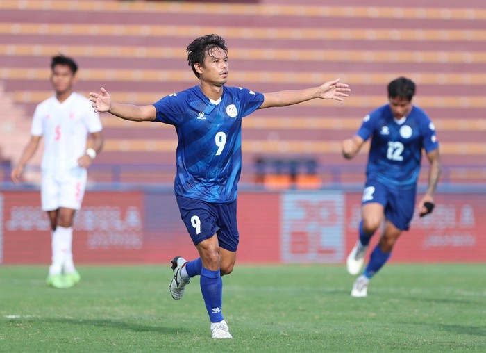 U23 Myanmar lên đầu bảng sau khi cùng U23 Philippines tạo mưa bàn thắng - Ảnh 3.