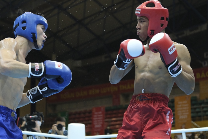 Nam thần kickboxing Nguyễn Quang Huy thắng nhọc võ sĩ Campuchia - Ảnh 6.