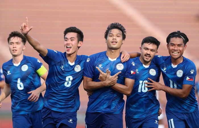 HLV Park Hang-seo đứng suốt trận xem U23 Myanmar thắng ngược U23 Philippines - Ảnh 9.