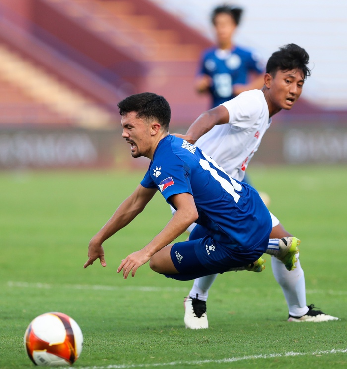 HLV Park Hang-seo đứng suốt trận xem U23 Myanmar thắng ngược U23 Philippines - Ảnh 8.
