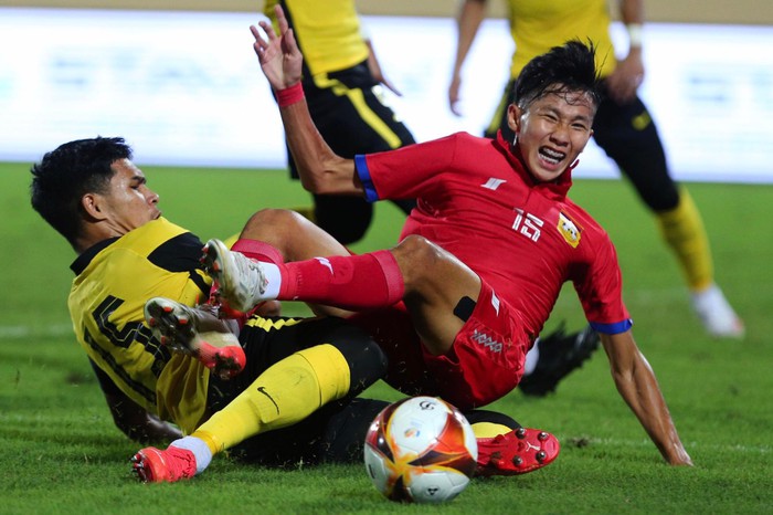 U23 Malaysia dễ dàng đè bẹp U23 Lào, vươn lên đầu bảng B - Ảnh 2.