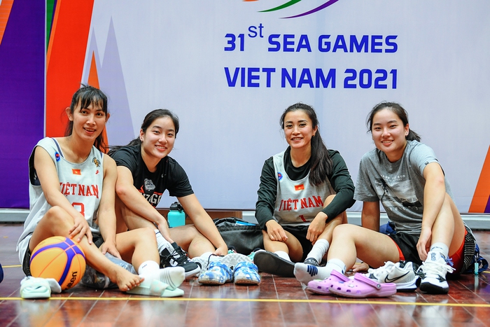 Tuyển bóng rổ nữ 3x3 Việt Nam hào hứng trong buổi tập đầu tiên tại NTĐ Thanh Trì - Ảnh 1.