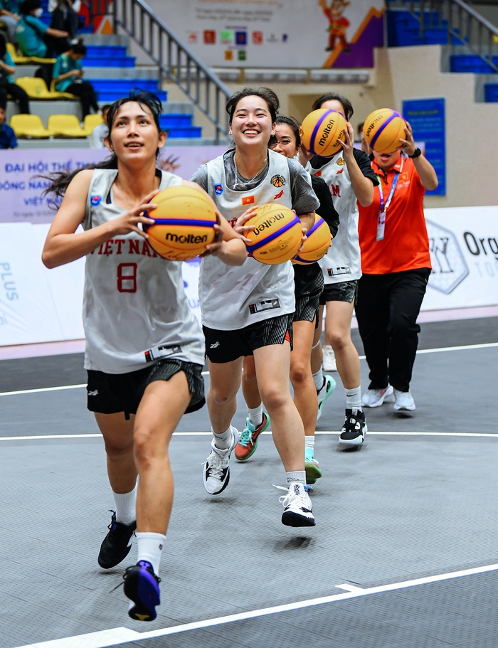 Tuyển bóng rổ nữ 3x3 Việt Nam hào hứng trong buổi tập đầu tiên tại NTĐ Thanh Trì - Ảnh 11.