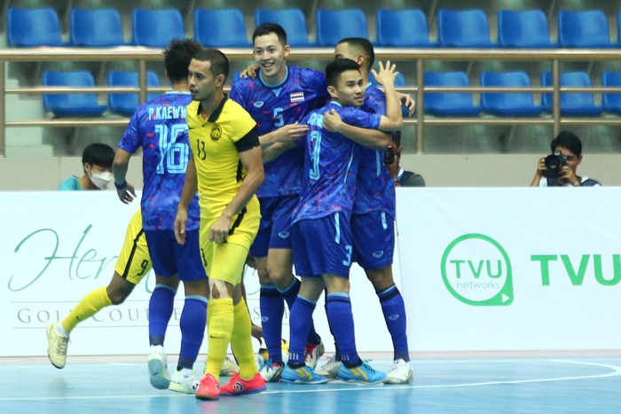 Futsal Thái Lan chiến thắng áp đảo Malaysia trong ngày khai màn futsal tại SEA Games 31 - Ảnh 2.