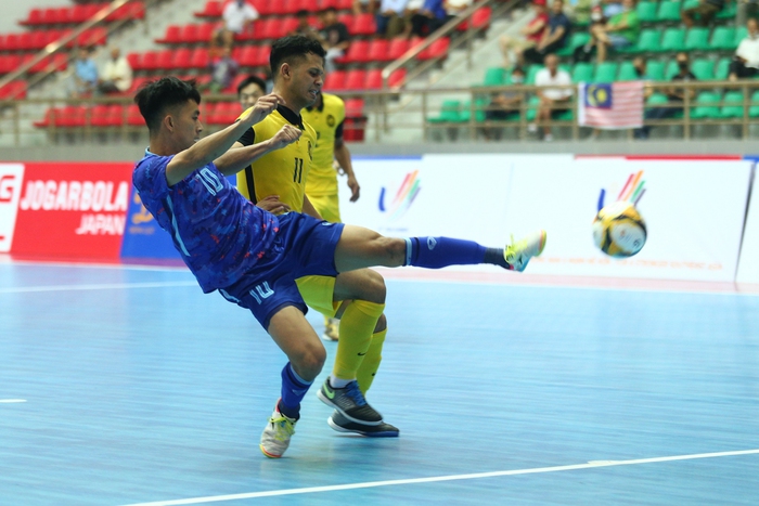 Futsal Thái Lan chiến thắng áp đảo Malaysia trong ngày khai màn futsal tại SEA Games 31 - Ảnh 3.