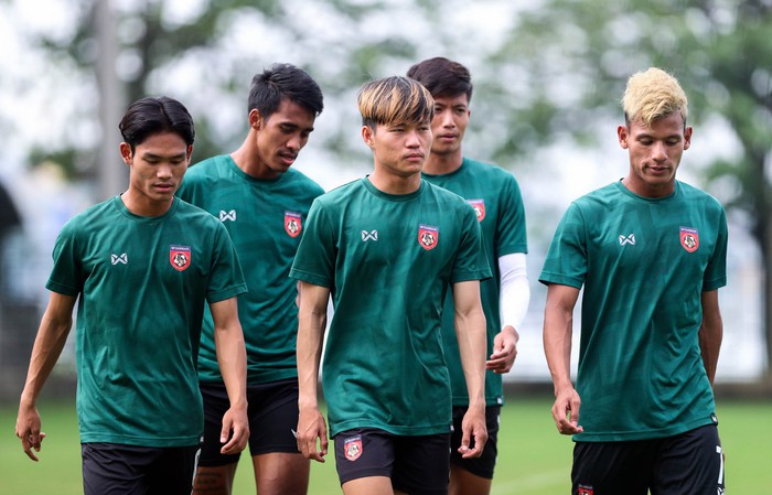 U23 Myanmar đi chân đất tập hồi phục, chờ quyết đấu U23 Việt Nam - Ảnh 5.