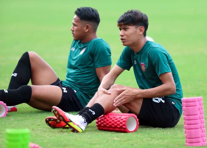 U23 Myanmar đi chân đất tập hồi phục, chờ quyết đấu U23 Việt Nam - Ảnh 7.