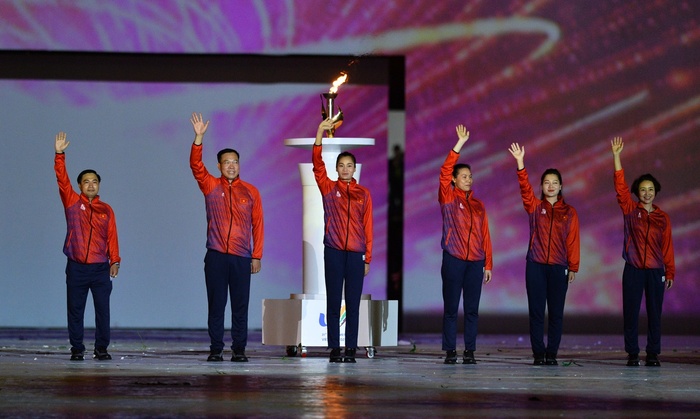 Chị họ Văn Lâm tỏa sáng trong tiết mục &quot;Sen Việt&quot; trong lễ khai mạc SEA Games 31 - Ảnh 6.