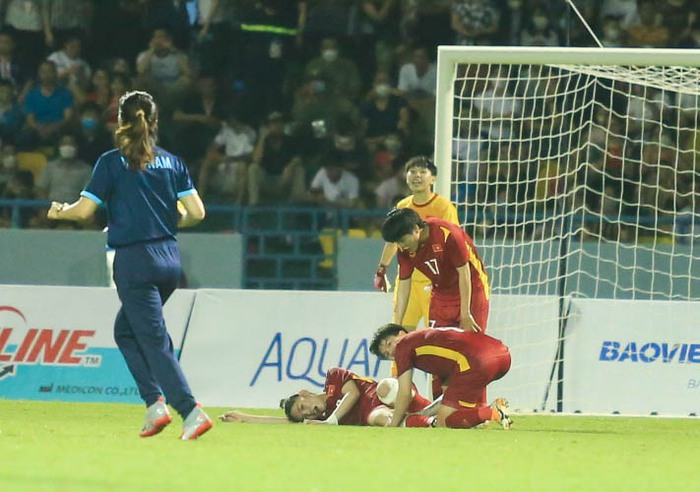 Nguyễn Thị Tuyết Dung hai lần đi bóng kỹ thuật khiến cầu thủ Philippines vất vả đuổi theo - Ảnh 8.