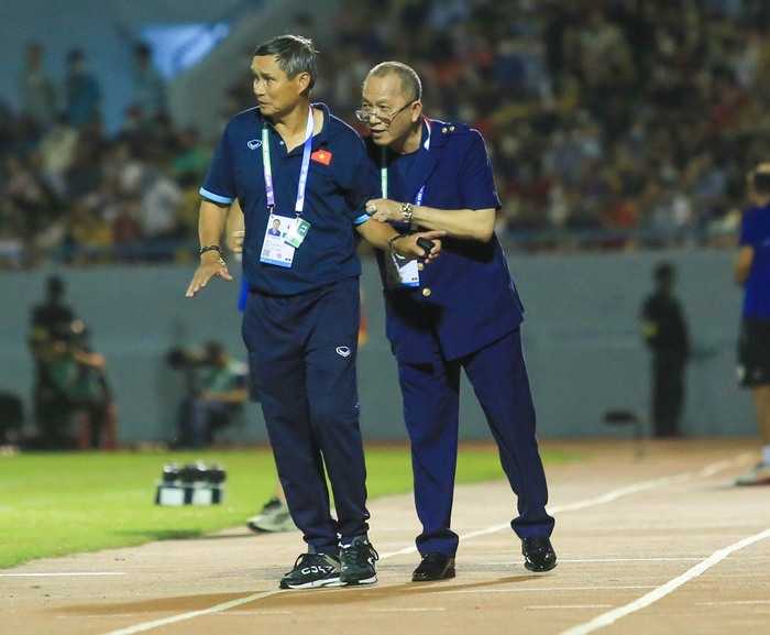 Nguyễn Thị Tuyết Dung hai lần đi bóng kỹ thuật khiến cầu thủ Philippines vất vả đuổi theo - Ảnh 13.