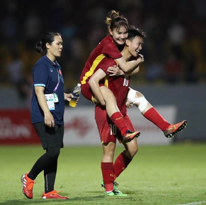 Những khoảnh khắc xúc động phía sau tinh thần thi đấu quật cường của đội tuyển nữ Việt Nam - Ảnh 1.