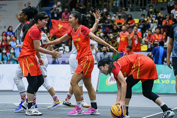Thất bại đáng tiếc, đội tuyển bóng rổ nữ Việt Nam nhận sự khích lệ tinh thần từ NHM - Ảnh 2.