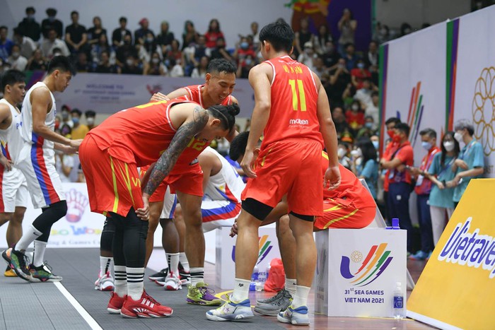 Tiếp bước đồng nghiệp nữ, đội tuyển bóng rổ nam Việt Nam giành chiến thắng lịch sử trước Philippines - Ảnh 5.